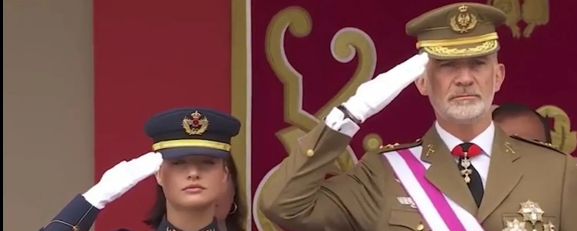 Collassa la bandiera spagnola durante l'inno, la furia di Re Felipe