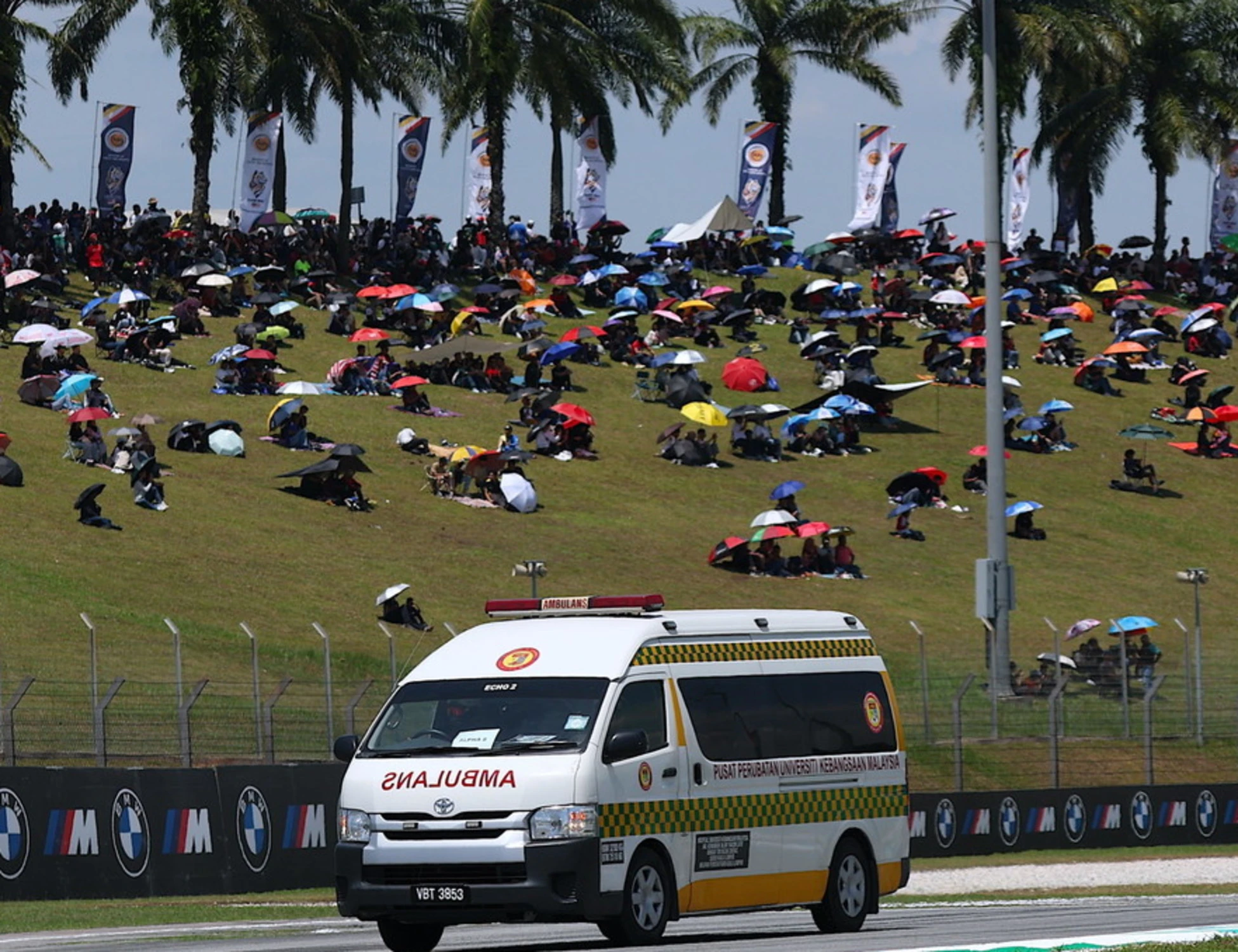 Moto3, incidente choc a Sepang: Rueda centra in pieno Dettwiler