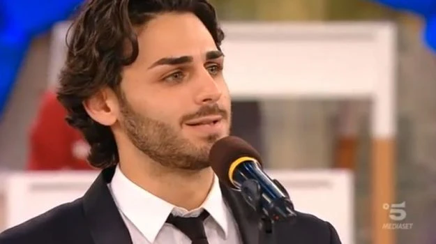 Amici, Alberto Urso commovente: "La donna più importante della mia vita"