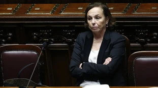 Matteo Salvini contro Luciana Lamorgese: "Pensa a scarcerare boss mafiosi e a regolarizzare clandestini? Vergognoso"