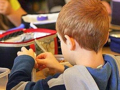 Napoli, muore a 4 anni soffocato da un boccone di mozzarella: aperta un'inchiesta