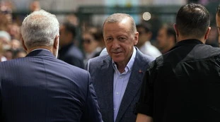 Erdogan in vantaggio. Ma si scatena il caos: "Non credete alle cifre"