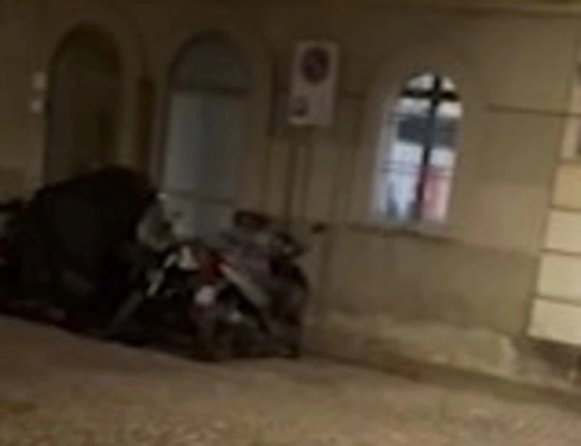 Parma, inni al Duce nella sede di FdI? Il Pd insorge: ma Donzelli li smentisce a tempo record