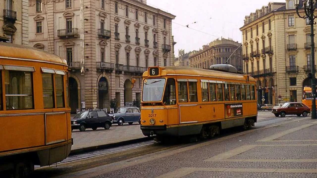 Torino, scontro frontale tra due tram: ci sono feriti