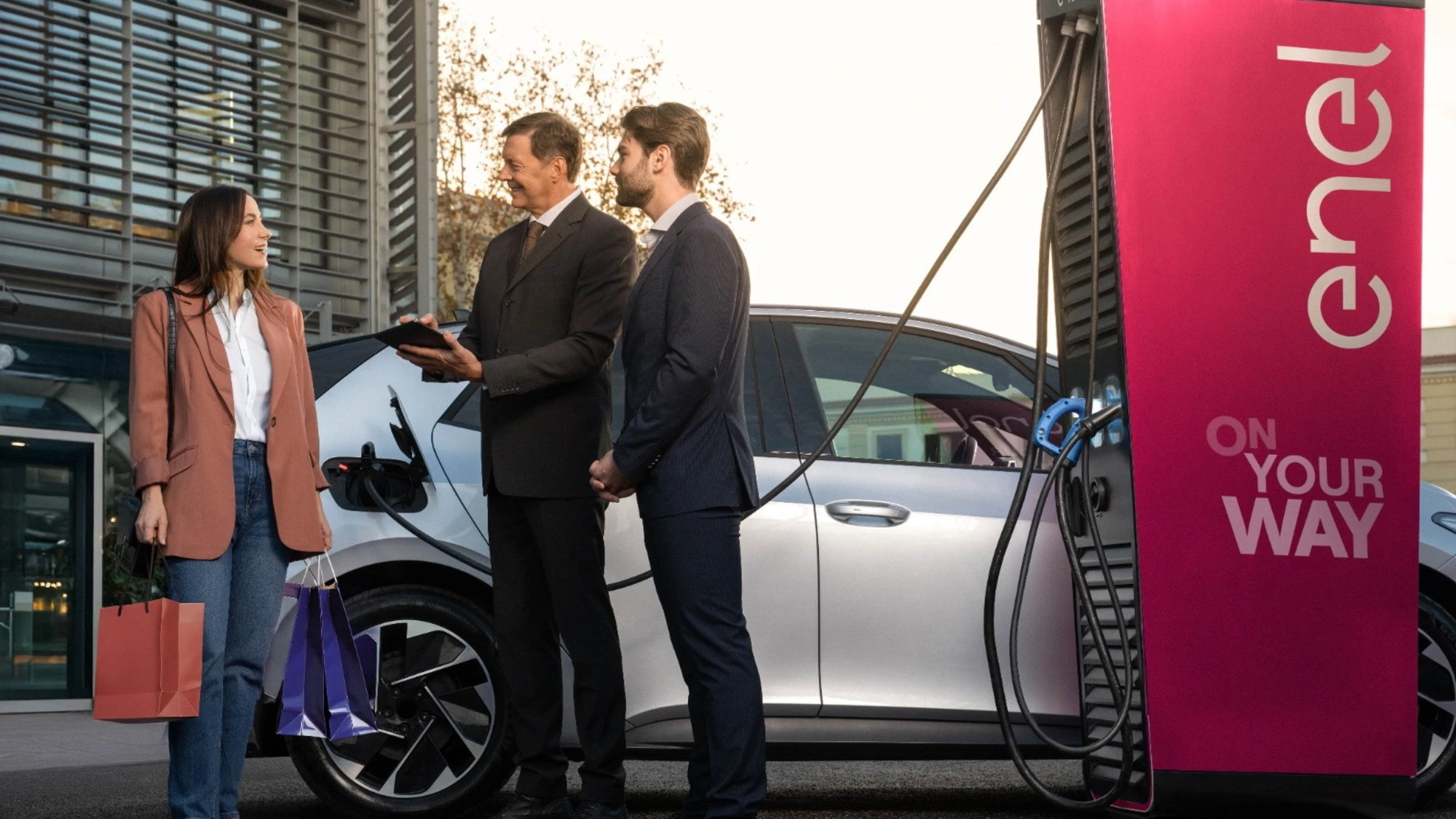 Plug&Charge, la ricarica elettrica Enel diventa immediata: colleghi il cavo e il gioco è fatto