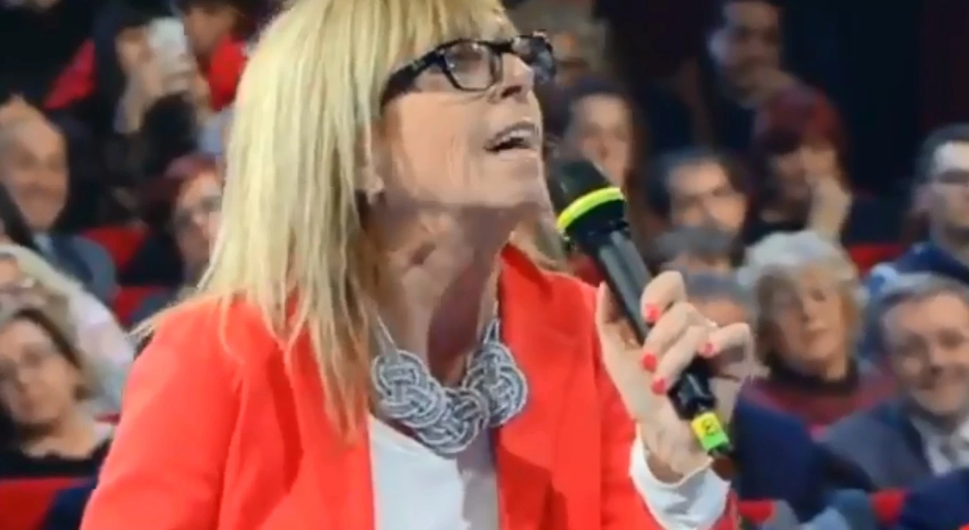 Domenica In, la signora del pubblico si alza e insulta Selvaggia Lucarelli: gelo all'Ariston