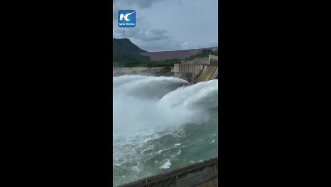 Cina, l'acqua dà spettacolo sul Fiume Giallo