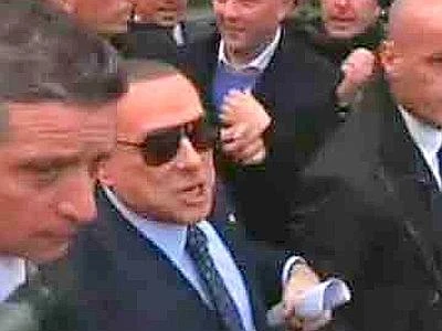 Berlusconi: "Vogliono arrestarmi. Se Pd al Colle battaglia in piazza"
