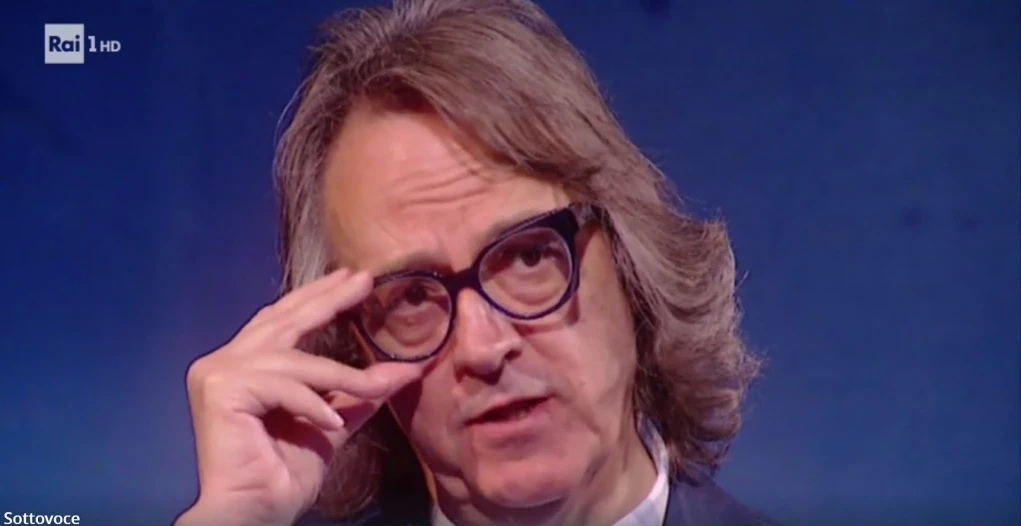 Gigi Marzullo caccia dagli studi Rai il professore ospite con la maglietta "Mediterranea saving humans"