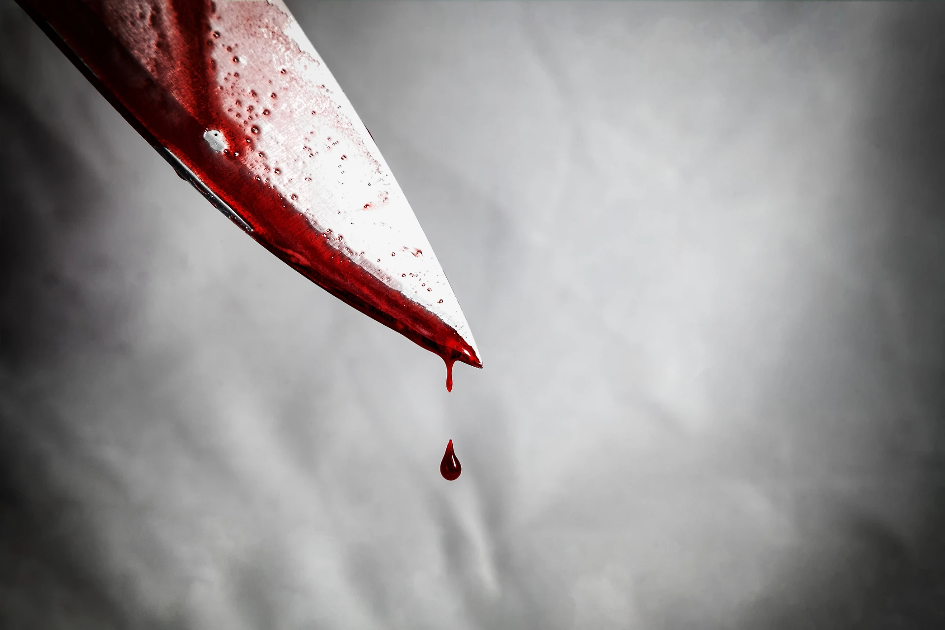 Ivrea, 14enne accoltella la coetanea: "Diceva al mio ragazzo che ero una poco di buono"