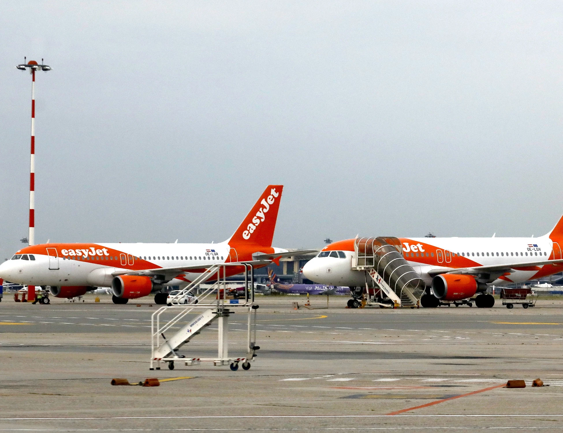 Malpensa, incendio a bordo del volo EasyJet per una power bank: passeggeri evacuati dagli scivoli