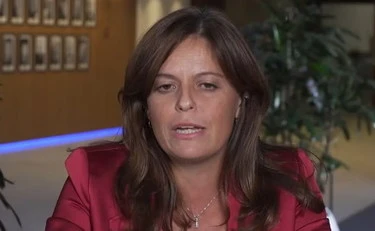 Ilaria Salis: "Un pensiero a chi si trova in prigione". E subito finisce travolta dalle critiche