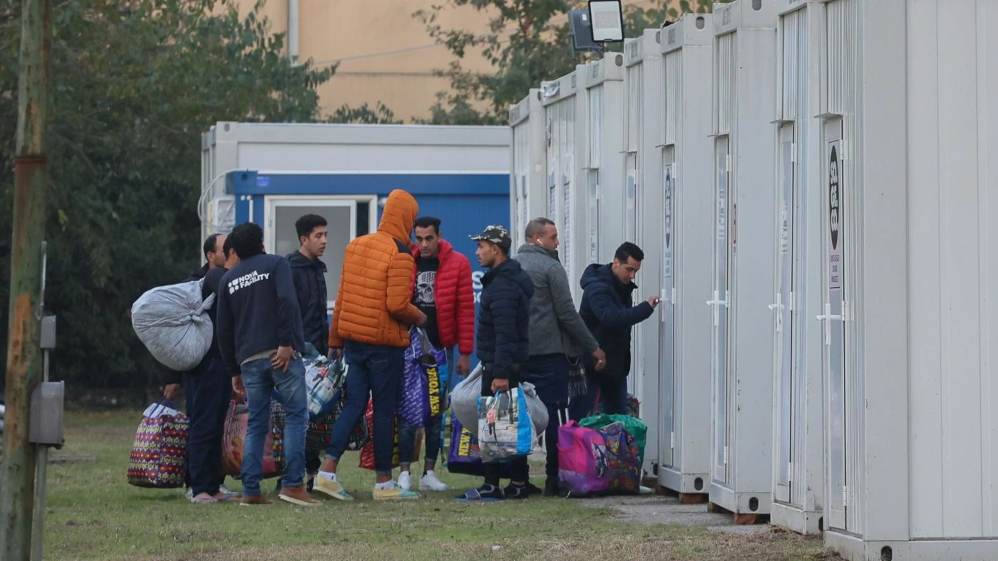Immigrazione, dopo l'Albania spunta l'hub in Uganda: in Ue trionfa il modello Meloni