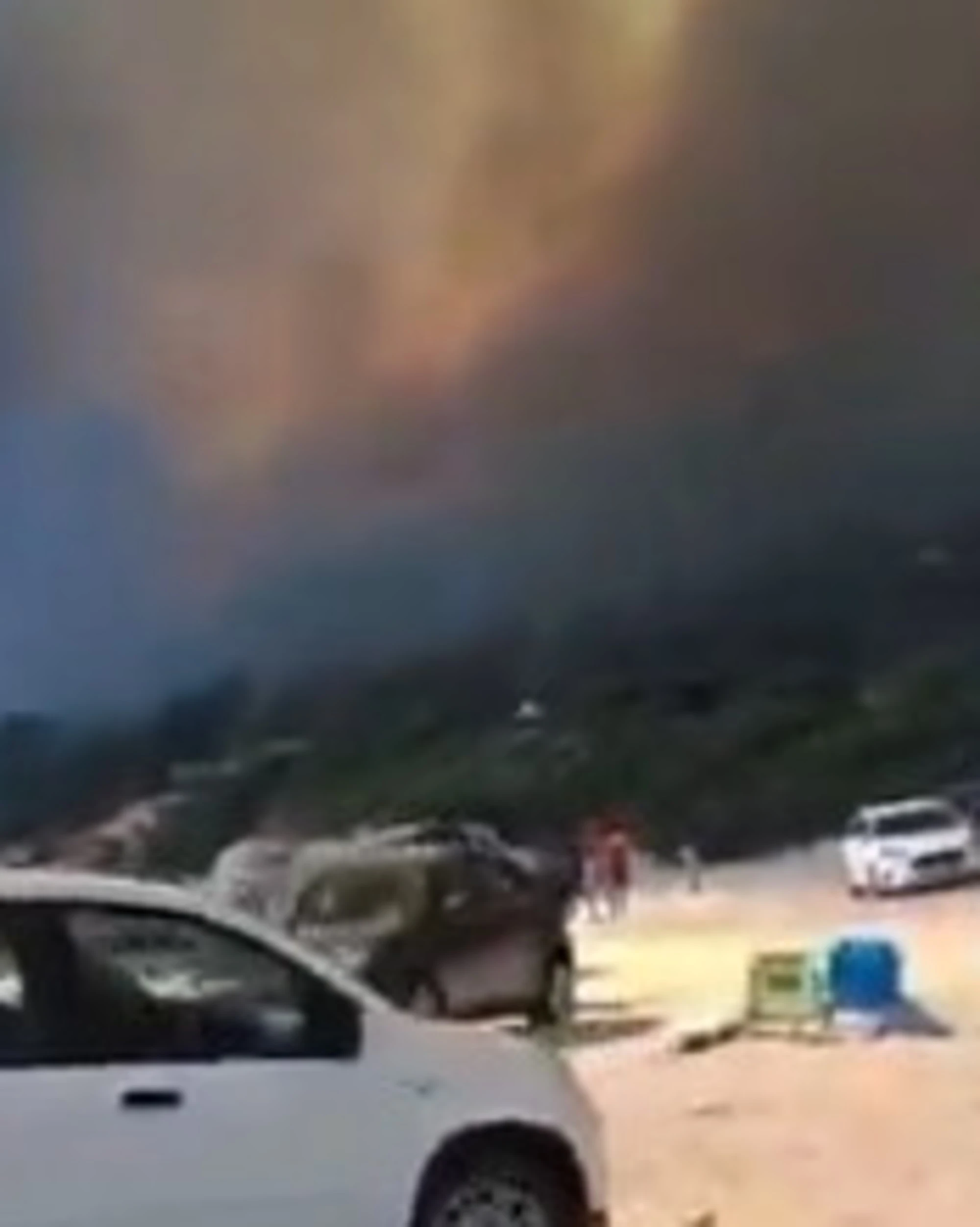 Incendio a Villasimius, paura per i bagnanti: vie di fuga bloccate