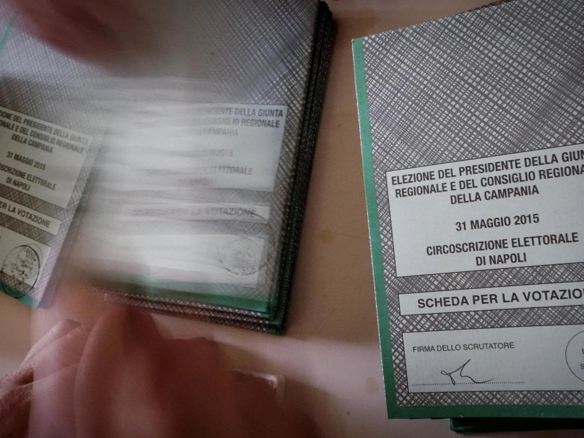 Leggi l'articolo: "Per chi votano a sinistra": Campania, bomba sul voto