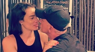 Eros Ramazzotti travolto dagli insulti: "Ma la Hunziker..."