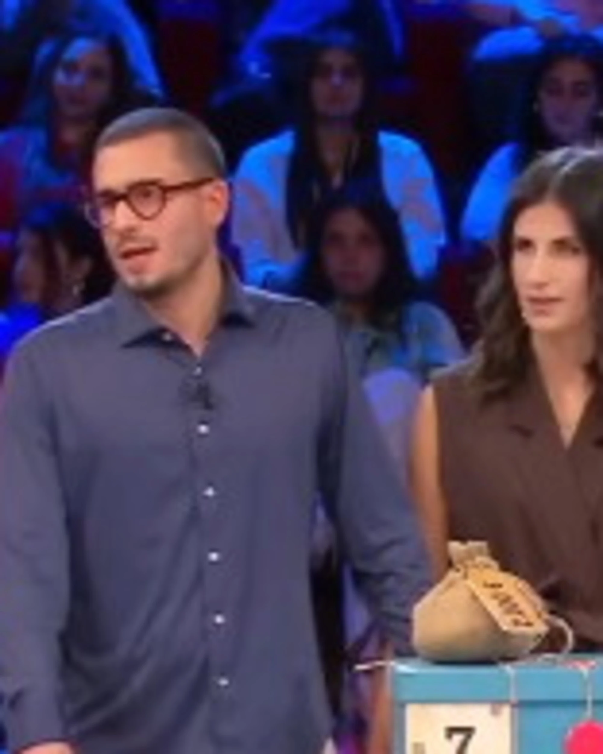Affari Tuoi, occhio al compagno di Chiara: è subito polemica
