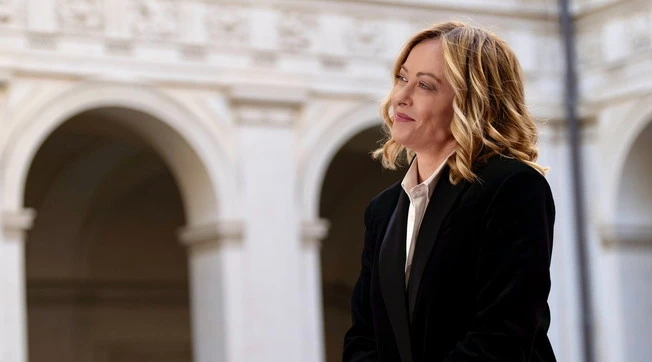 Giorgia Meloni, "Le Parisien" la incorona: "Nuova regina d'Europa"