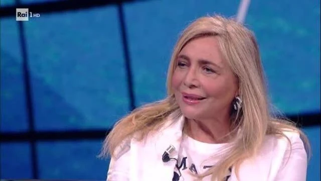 Domenica In, Mara Venier si gioca il tutto e per tutto: ospitata spacca-cuore per mettere ko la D'Urso