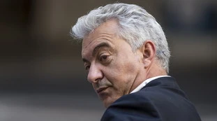 Domenico Arcuri, la denuncia dei medici: non vuole pagare gli specializzandi che inietteranno il vaccino al coronavirus