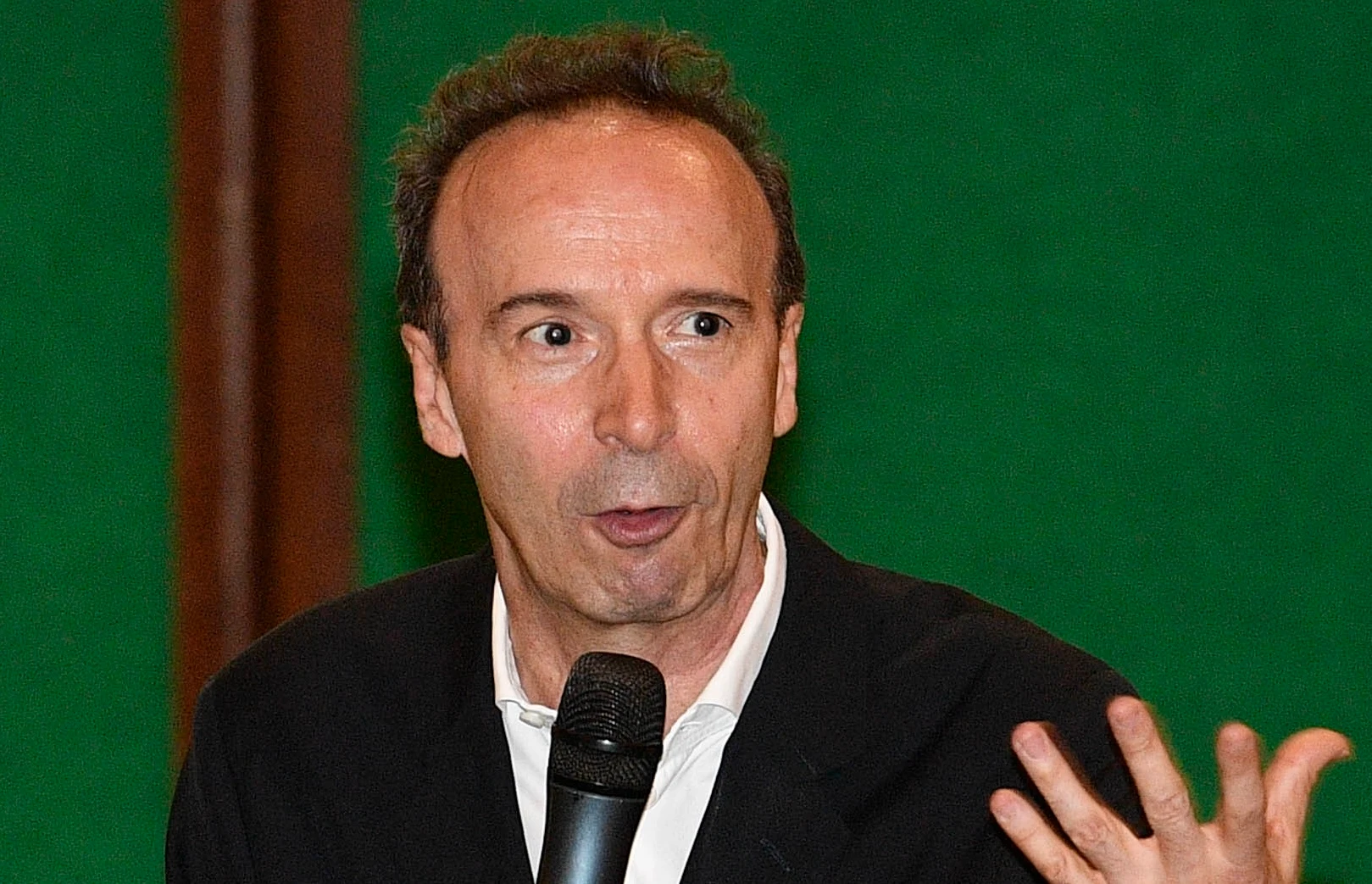 Roberto Benigni, dopo le elezioni addio alla serata su Rai 1: salta tutto? Forse se ne riparlerà in autunno
