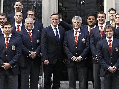 Cameron e le orecchie da coniglio, lo scherzo del rugbista fa il giro della Rete