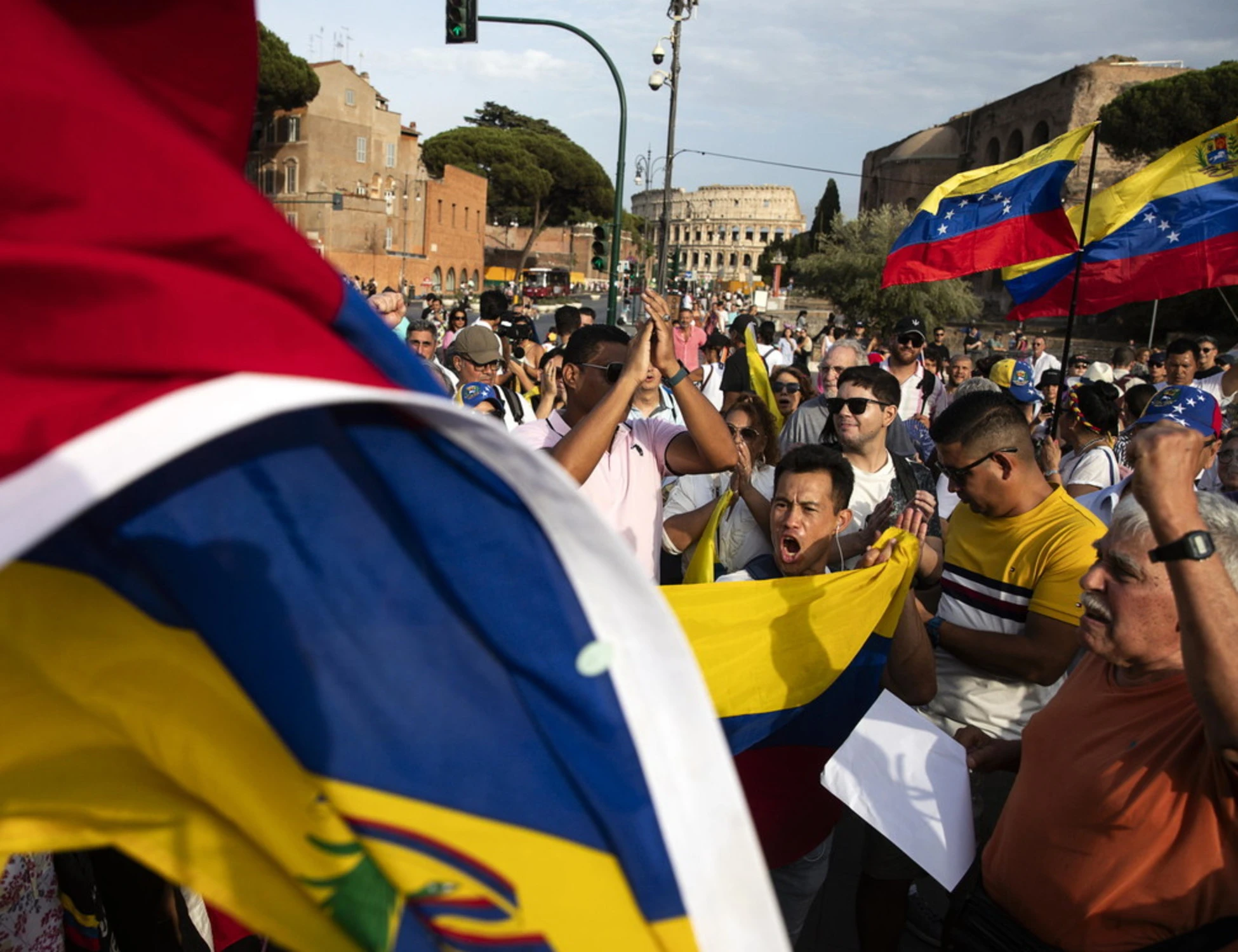 Venezuela, Luigi Gasperin è stato liberato: era tra i detenuti del regime di Maduro