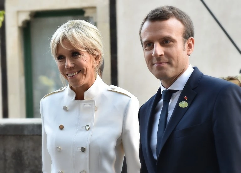 Brigitte Macron, il retroscena: cosa farà nel 2018. Presidente dimezzato