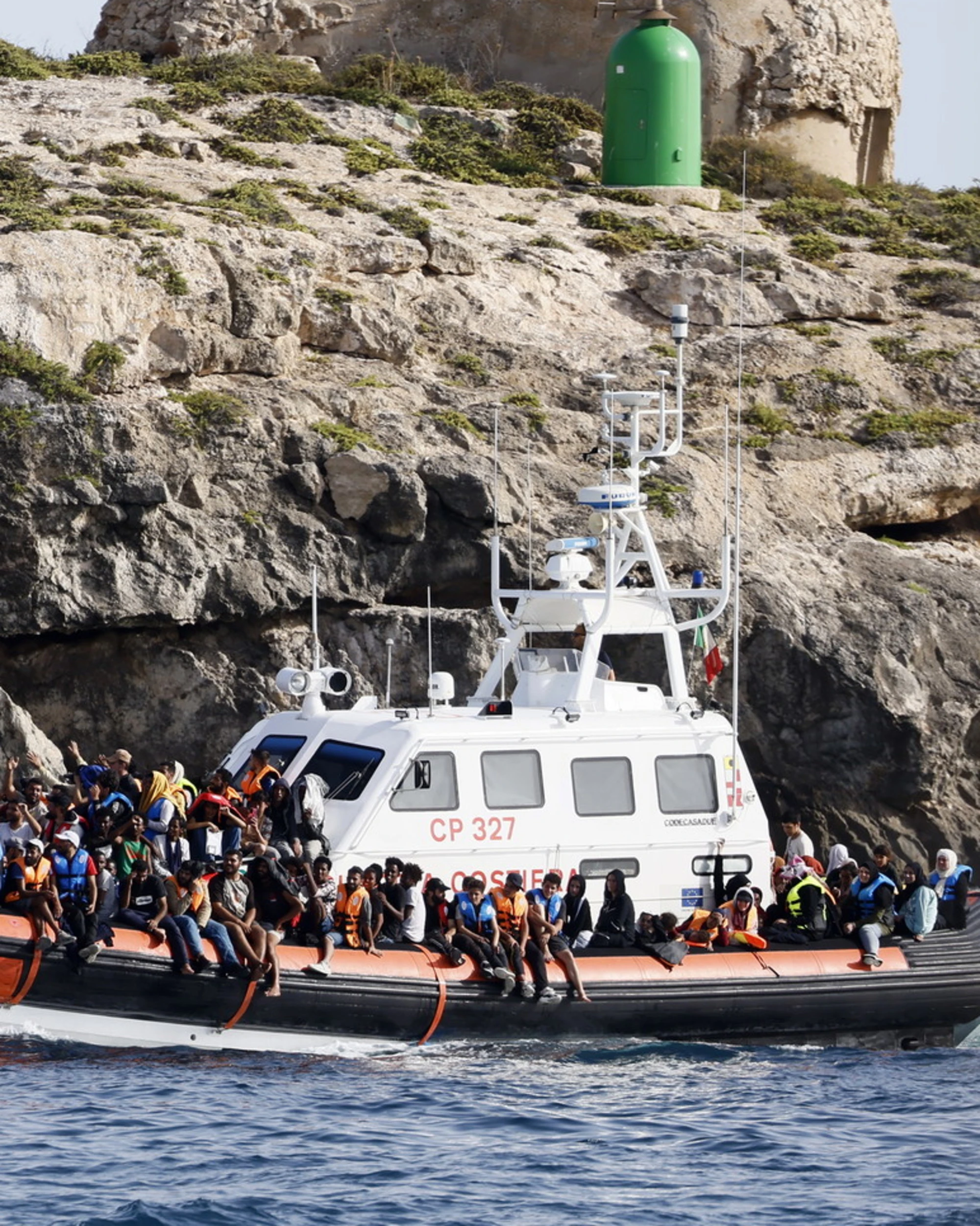 Immigrazione, la Consulta: "L'ingresso illegale è sempre reato"