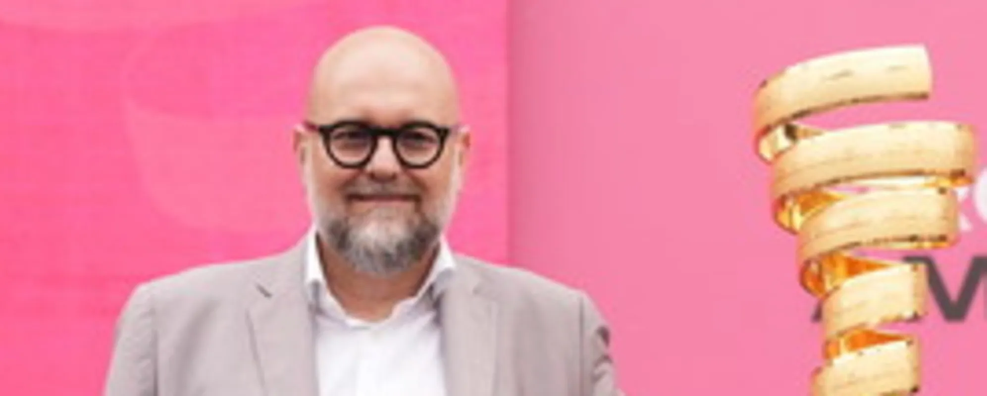 "Bandierina ideologica, dico no". Il sindaco che fa saltare in aria il Pd