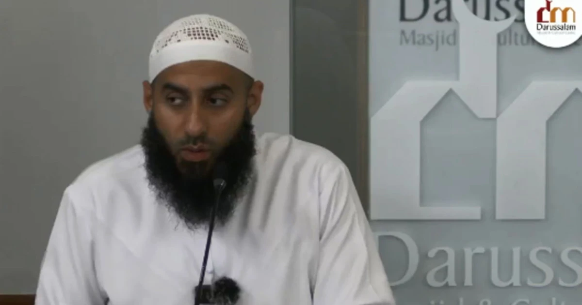 Londra, Imran Ibn Mansur: "Le donne alle proteste? Lo dice Allah: resta a casa tua"