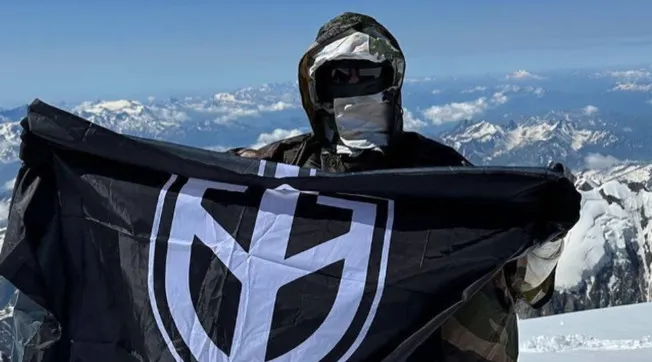 652x368