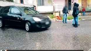 Fuori dal Coro, paura al campo rom per l'inviata: "Dio ti punirà per questa domanda"