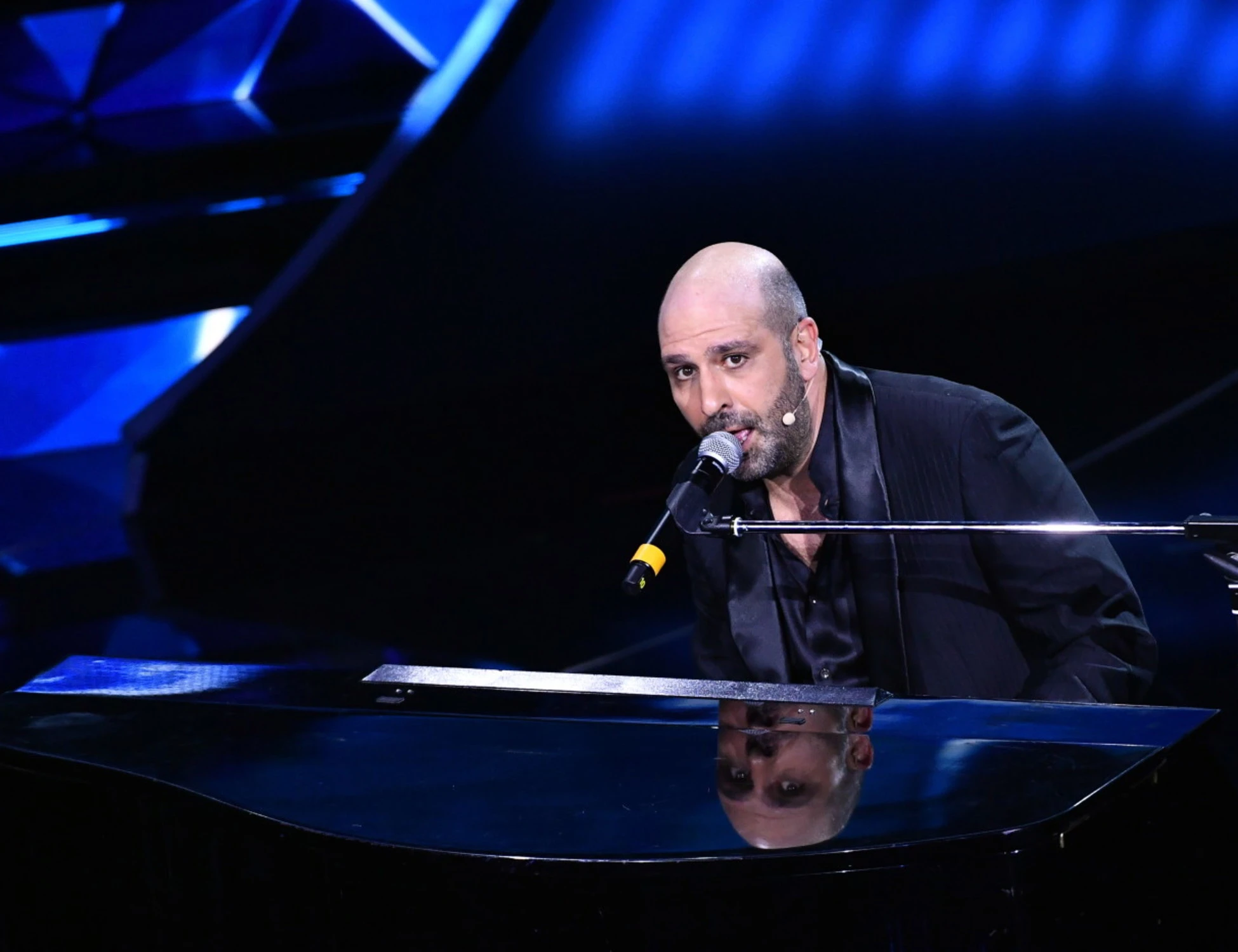 Checco Zalone, utili a picco? Prima rivincita: delirio a Corato