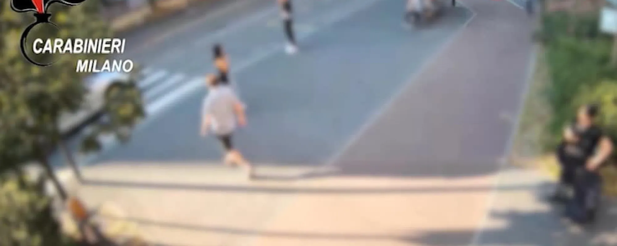 Rapinato e aggredito col machete alla fermata della metro: Milano allo sbando, video-choc