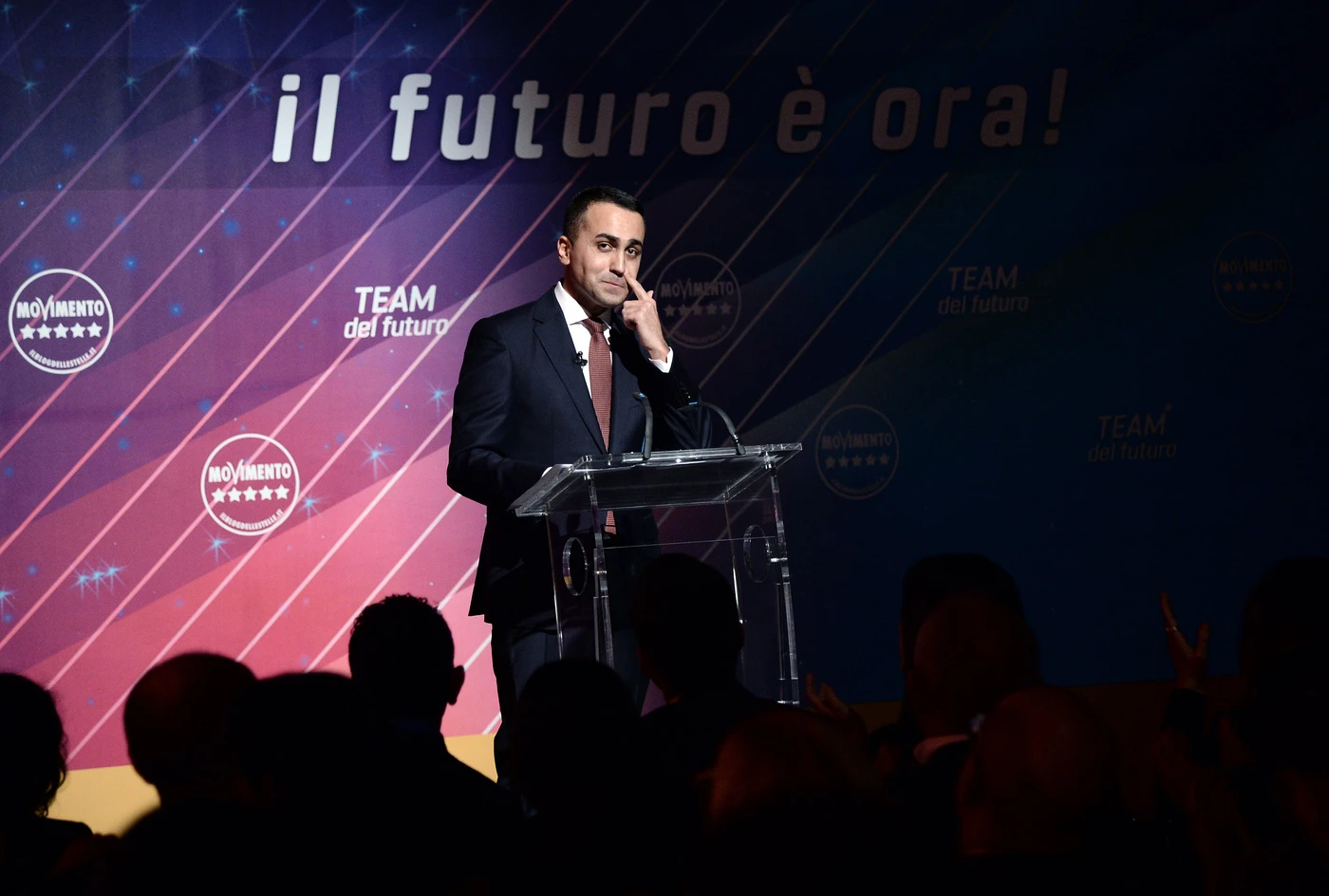 Luigi Di Maio, la guerra con le due fronde M5s, "i romani e i filo-Pd". Nel mirino c'è Patuanelli