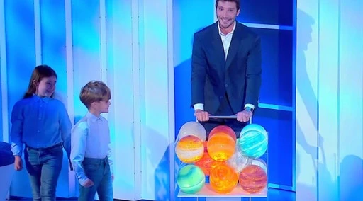 C'è posta per te, De Filippi di sasso: De Martino arriva in studio così, chi demolisce