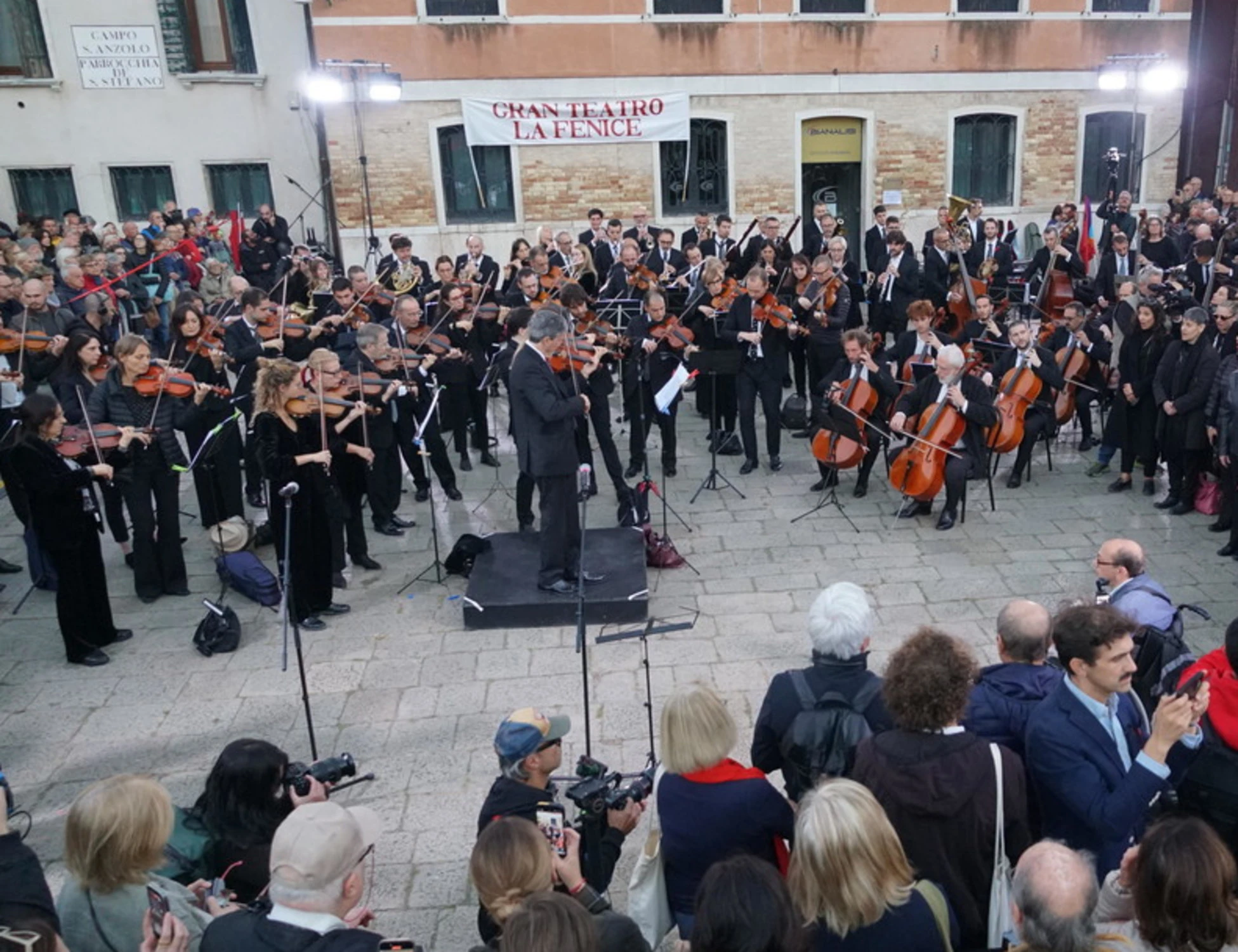 Beatrice Venezi, quanti privilegi per gli orchestrali che la contestano