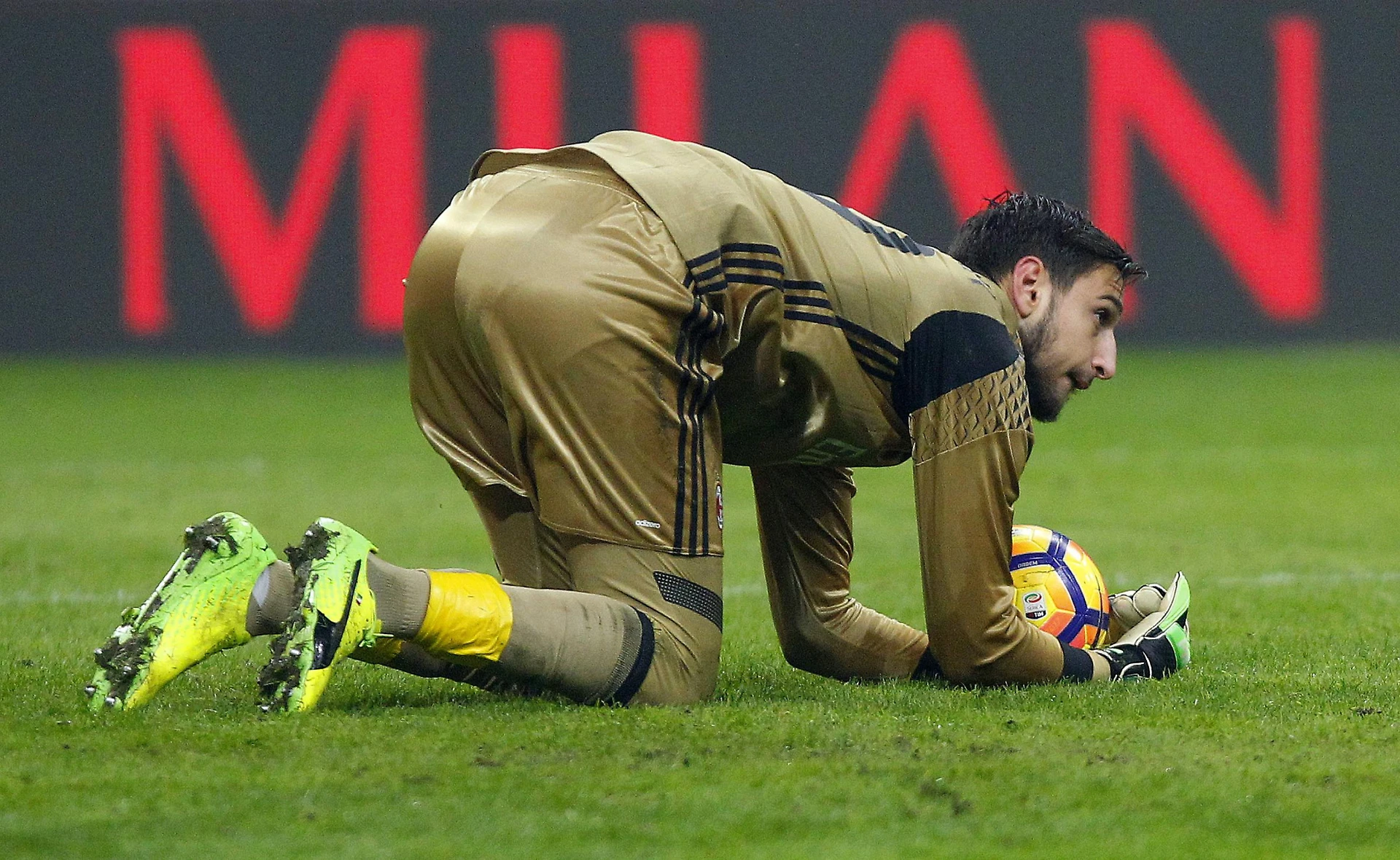 Milan, Donnarumma corteggiato dal Psg: emiri pronti a pagare la clausola di 70 milioni