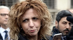 Barbara Lezzi e il voto su Rousseau: "M5s ipocrita e vile, si accontenta di tre ministeri"