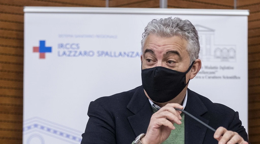 Domenico Arcuri, la resa sui vaccini: "Campagna rallentata, a quante dosi siamo scesi". Colpa solo di Pfizer?