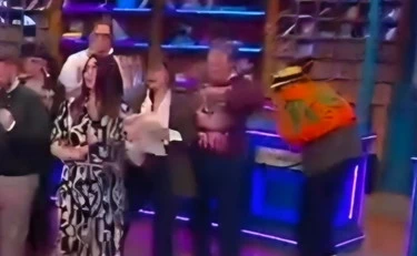 Affari tuoi, Herbert Ballerina si nasconde: com'è conciato