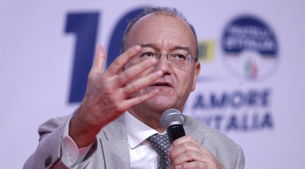 Valditara, schiaffo alla sinistra: "L'egemonia Cgil a scuola è finita"