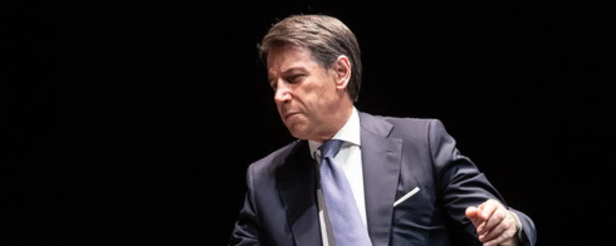 Giuseppe Conte, fango su Meloni: "Vigliacca. Postura? Arrancare"