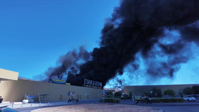 Incendio al centro commerciale Conca d'Oro di Palermo