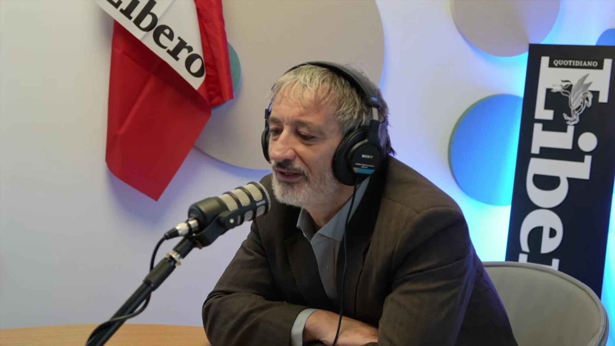 Senaldi, "vogliono narcotizzare il cervello dei lettori. Sveglia!"