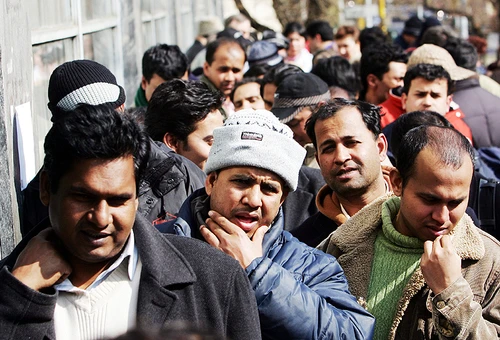 Tagliagole dell'Isis infiltrati tra i migranti che arrivano in Italia: indaga la procura di Palermo