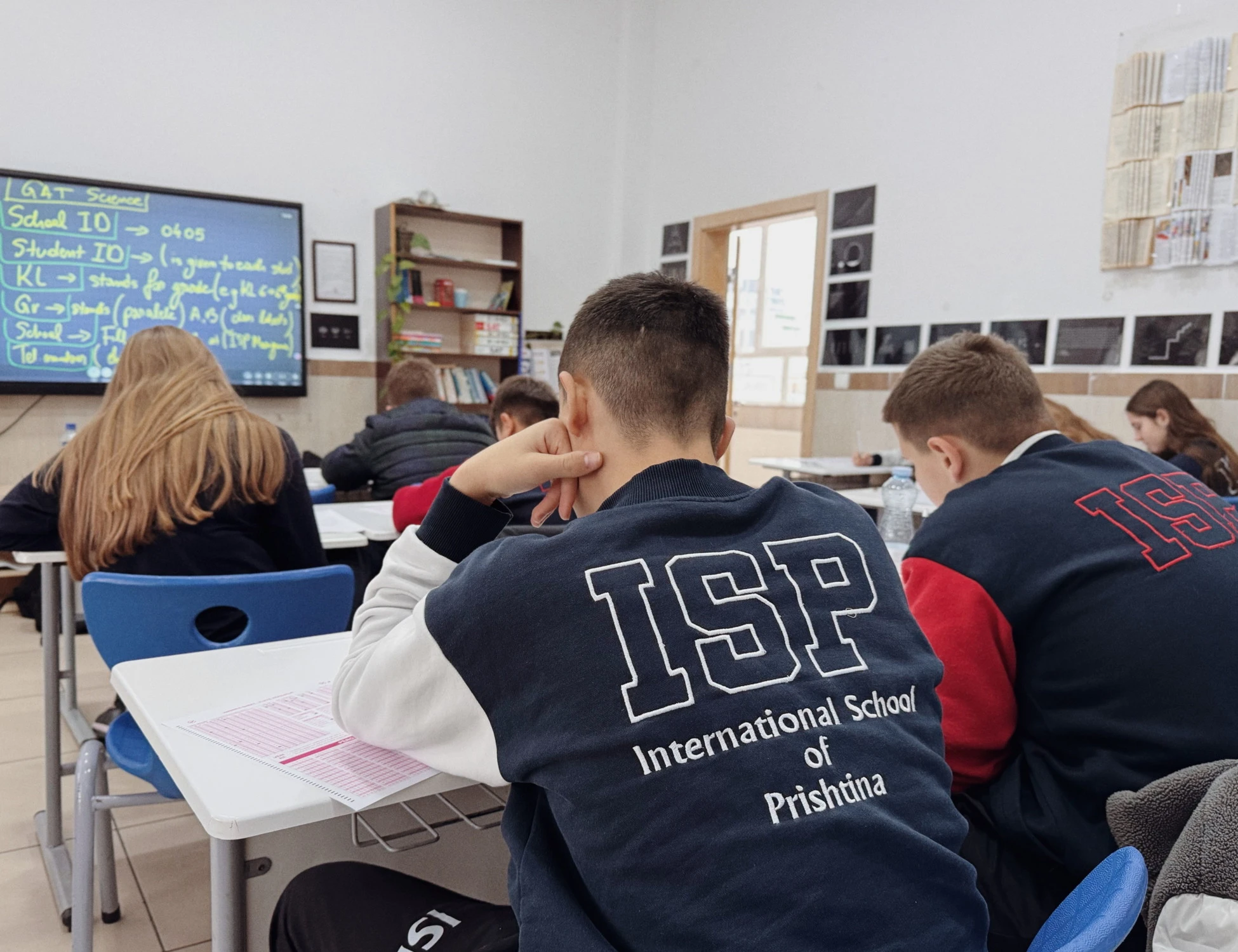 Napoli, l'ultimo delirio a scuola? Stesso voto per tutta la classe