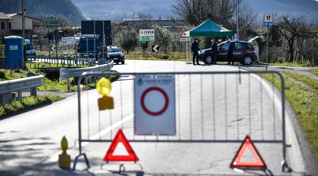 Bollettino 30 dicembre: oltre 126mila contagi, smentite tutte le previsioni. Tsunami-Omicron, Italia verso il lockdown?