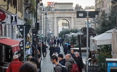 https://media.liberoquotidiano.it/wYI_fZLxVFSNQbmgN56PUPAOuzI0FapbjCpizpHoyH0/width:800/quality:90/aW1hZ2VzLzIwMjYvMDgvMTYvMTAyNjA1NTI3LTFmOGIxOTAxLTJkODgtNDU1Ni04YmY0LWMzNGU3ZTgwNjQ3Mi5qcGc.webp